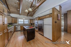 Fridge, microwave, oven, stovetop - Big Bear with game room! Sleeps 18. (Ruidoso)