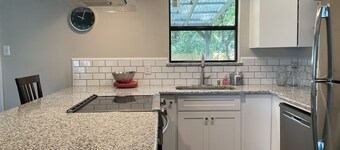 Entire House - 5 Minutes Drive to AT&T Stadium