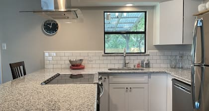 Entire House - 5 Minutes Drive to AT&T Stadium