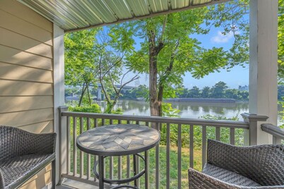 Nash Music City Condo, Sleeps 6, Walk to Broadway