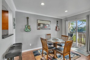 Dining - 20min Walk to Broadway, Nash Condo, 2Bd/2Bth, Pool (Nashville)