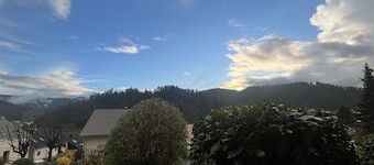 Vacation apartment with covered terrace and beautiful view!