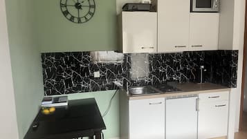 冰箱、微波炉、炉灶、茶具/咖啡用具