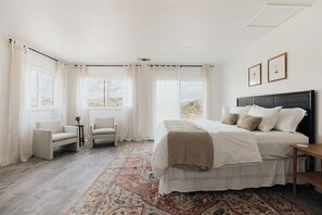3 bedrooms, desk, iron/ironing board, travel cot