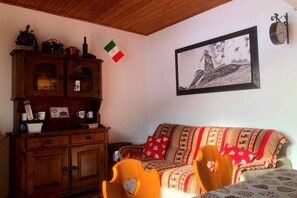 Living area - Apartment convenient to the ski slopes and overlooking the valley (Sauze d'Oulx)