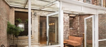 Garden Level Suite, Court Street