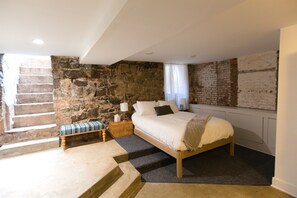 2 bedrooms, desk, iron/ironing board, WiFi