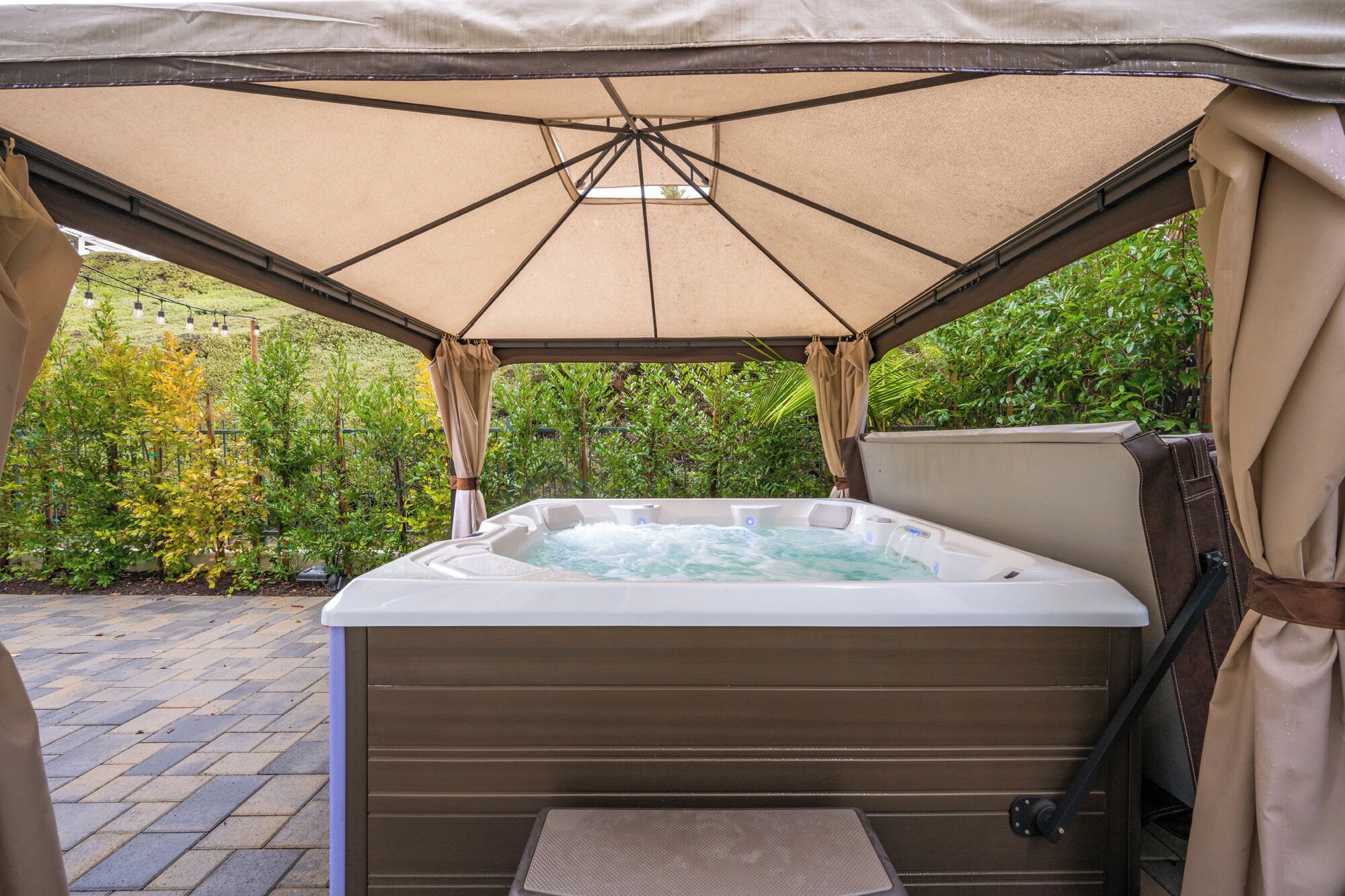 Outdoor spa tub