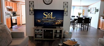 Large Home with Ample Space for Family and Groups