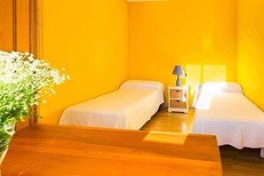 3 bedrooms, iron/ironing board, travel crib, free WiFi