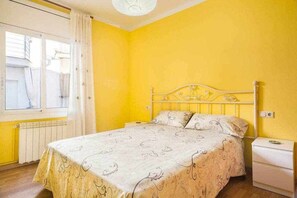 3 bedrooms, iron/ironing board, travel cot, free WiFi