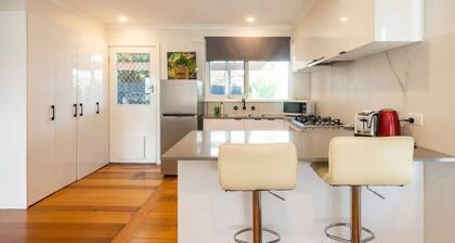 Sunny central stay, entire unit