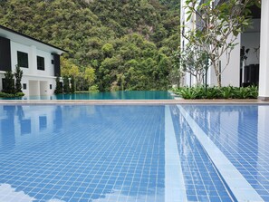 2 outdoor pools