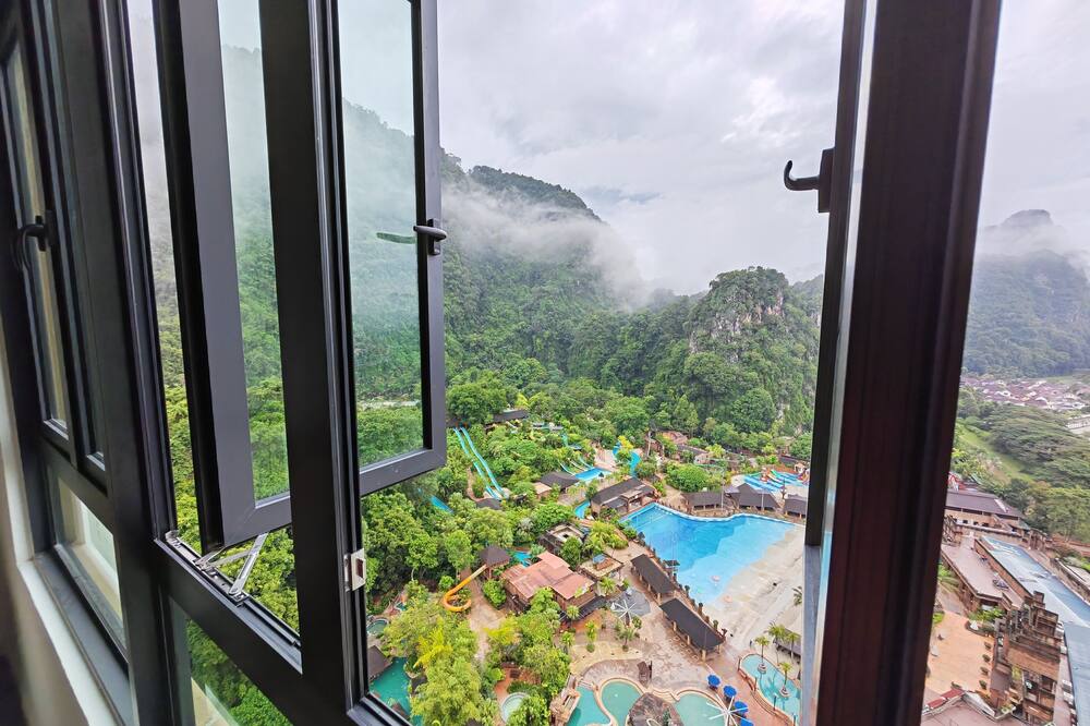 Mountain & Theme Park Views' Cozy Suite