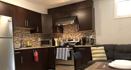 Beautiful 5 star 2 bd suite near bus&shopping
