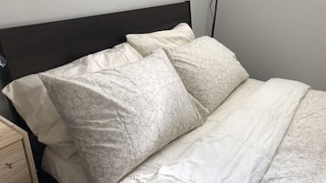 2 habitaciones, escritorio, wifi gratis y ropa de cama