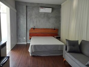 Deluxe-Doppel- oder -Zweibettzimmer | Laptopgeeigneter Arbeitsplatz, Verdunkelungsvorhänge