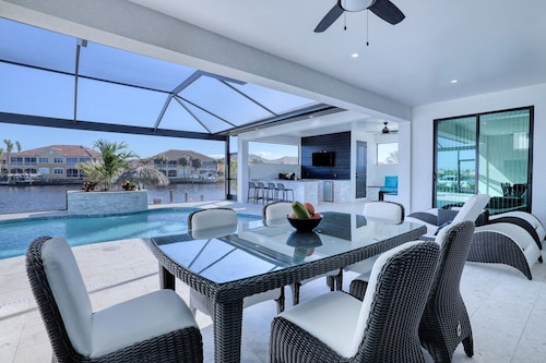 New listing - Amazing new 3beds/3baths Gulf access villa w. heated pool and outdoor kitchen!