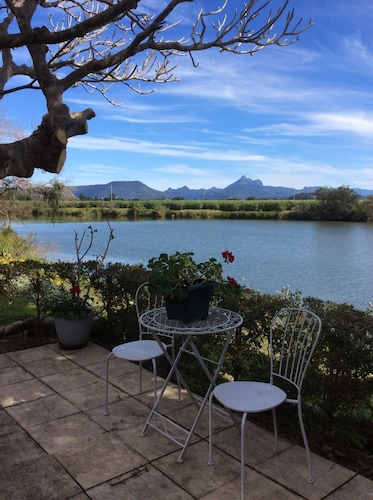 Spacious cottage set in a heritage garden