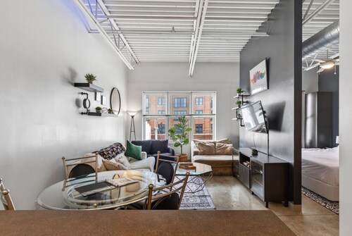 Funky 1BR Studio w/ Parking | Heart of Short North