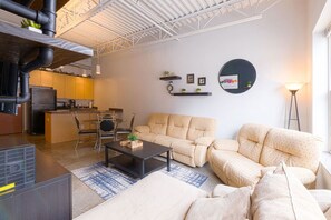 Luokittelematon kuva, 3 kautta 16, painike