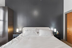 1 slaapkamer, een strijkplank/strijkijzer, gratis wifi, beddengoed