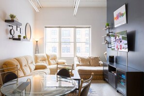 Luokittelematon kuva, 2 kautta 16, painike