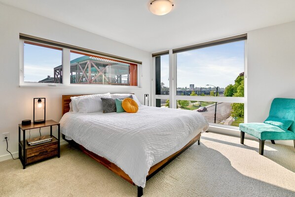 3 bedrooms, desk, free WiFi, bed sheets