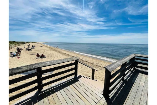 Chaises longues, serviettes de plage