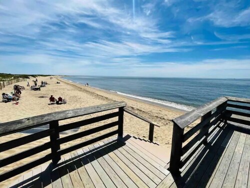 New Seabury Home, private yard, great location