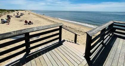 New Seabury Home, private yard, great location