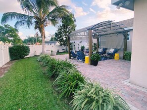 Property grounds - 8Ppl, Close beach, BBQ, Gazebo, Top Location (Greenacres)
