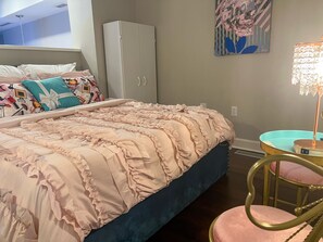 1 habitación, escritorio, tabla de planchar con plancha y wifi 