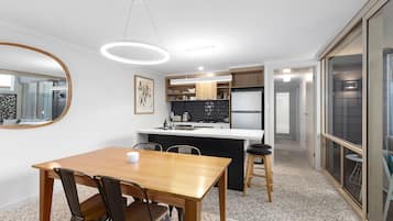 Deluxe Apartment | In-room dining