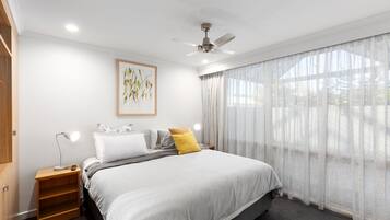 3 bedrooms, iron/ironing board, free WiFi