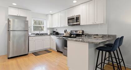 Sleeps 6, 3 Queen Beds, Centrally Located, Near Downtown KC & County Club Plaza