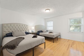 2 chambres, fer et planche à repasser, accès au Wi-Fi (inclus)
