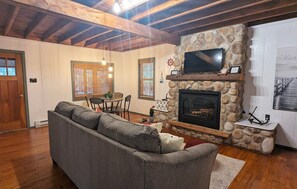 Smart TV y chimenea