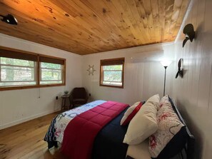 2 bedrooms, iron/ironing board, travel crib, free WiFi