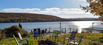 Charming Lakefront Cottage w/Private Dock+Fire Pit