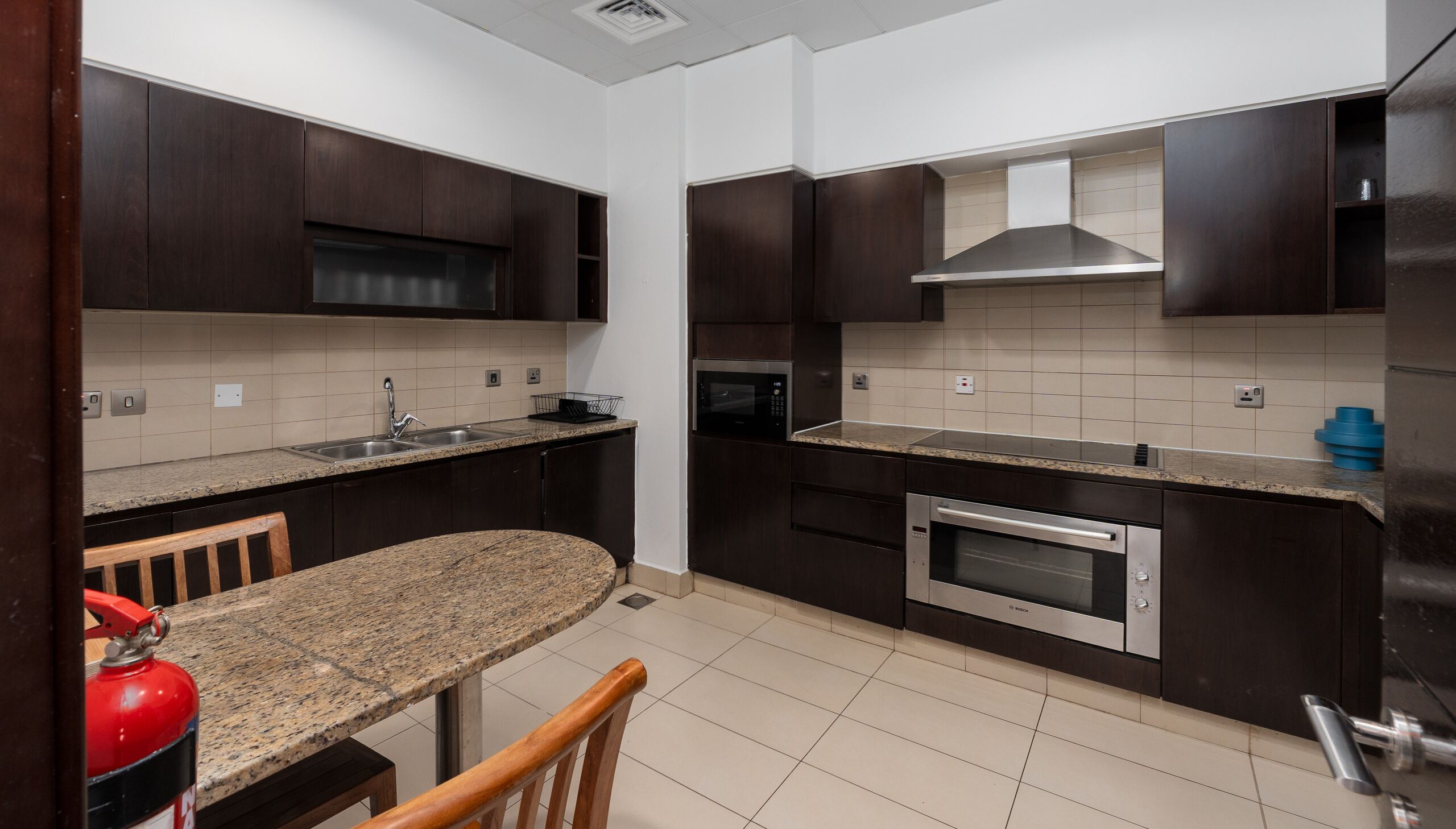 Coffee/tea maker, fridge, microwave, oven