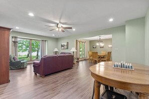 Interior - Rock House Retreat (Chilhowee Township)