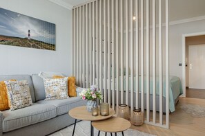 Unclassified image, 4 of 37, button