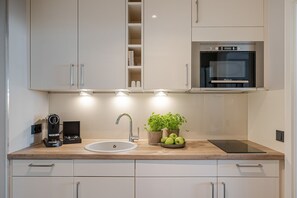 Fridge, microwave, stovetop, dishwasher - Aleyna - Stylish & newly furnished: Apartment Aleyna in the heart of (Sylt)