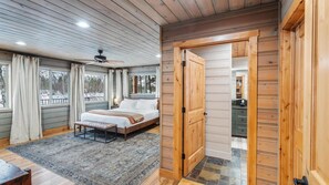 4 camere, una scrivania, ferro/asse da stiro, culla da viaggio