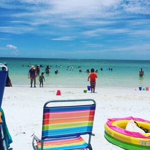 Sun loungers, beach towels - Beach House (Marco Island)