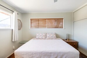 2 bedrooms, desk, iron/ironing board, travel cot