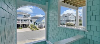 Henderson Haven 4 BR / 3 BA Villa, Steps to Beach
