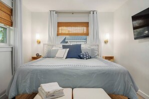 2 Schlafzimmer, Schreibtisch, Bügeleisen/Bügelbrett, Reisekinderbett
