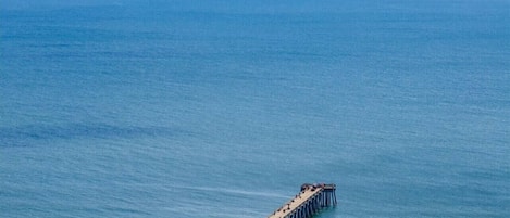 Beach nearby, sun-loungers, beach towels